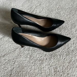 Like new condition black leather pumps from Banana Republic.